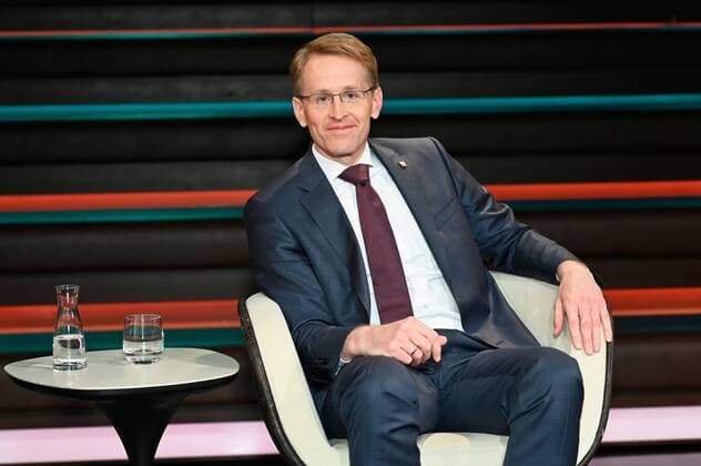 Daniel Günther politician 05 21 her Daniel Günther on 12 May 2021 in Markus Lanz , ZDF TV television talk show talk show Germany German German man politics CDU Prime Minister Schleswig Holstein German politician across half sitting smiling neutral Markus Lanz on 12 May 2021
