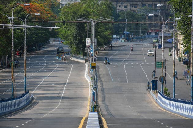 14 Days Strict Lockown In West Bengal A n empty road during first day of Lockdown in Kolkata , India , on 16 May 2021 . Kolkata India chatterjee-14daystr210516_npfwj  Copyright: xDebarchanxChatterjeex
