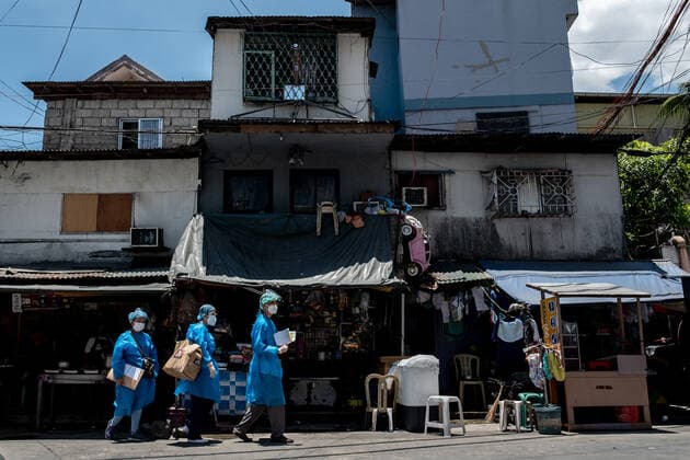 Vaccination Of Bedridden And Senior Citizens In Manila, Philippines Health workers in personal protective equipment (PPE) walk along a residential area during a house to house vaccination of bedridden and senior citizens against COVID-19, in Manila, Philippines, on May 17, 2021. Manila Metro Manila Philippines david-vaccinat210517_nps6N  Copyright: xLisaxMariexDavidx