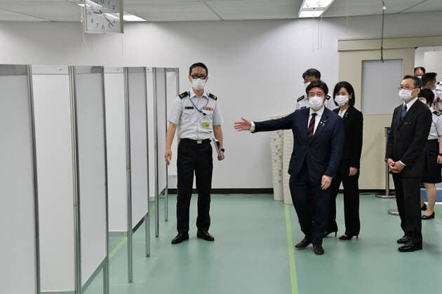Japan s State Minister of Defense, Yasuhide Nakayama(L2) and Parliamentary Vice-Minister of Defense, Rui Matsukawa(L3) visit during a launch for large-scale Covid-19 vaccination centres in Tokyo, Japan on Monday, May 17, 2021. This centre will open on May 24, 2021. Tokyo operation units organize Ground, Air and Maritime Self?Defense Forces (Army, Air force and Navy) 240 officer and private 110 medical worker out of 350 members.  TKP2021051742 KEIZOxMORI