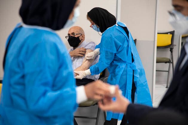 Iran: Vaccination of People over 75 years An Iranian elderly man wearing a protective face mask receives a dose of the China s Sinopharm new coronavirus disease (COVID-19) vaccine in the Iranmall shopping complex in northwest of Tehran. Tehran Iran Iranmall Copyright: SobhanxFarajvan