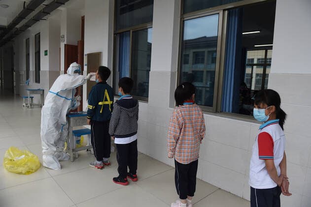 (210517) -- LU AN, May 17, 2021 -- A medical worker collects a swab sample of a student for nucleic acid testing at a primary school in Lu an, east China s Anhui Province, May 17, 2021. Lu an started to conduct a second round of nucleic acid testing for people in the city s main districts and in key areas from Monday to Wednesday, according to the commission. Authorities conducted the first round of testing from May 14 to 16 in the city proper, with more than 1 million samples collected. ) CHINA-ANHUI-LU AN-COVID-19-TEST (CN) ZhouxMu 
