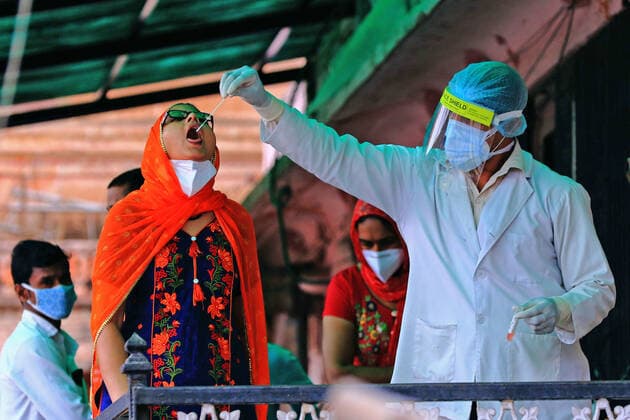 COVID-19 Testing In Jaipur A health worker collects swab sample of a woman during the COVID-19 testing, amid in surge of coronavirus cases in Jaipur, Rajasthan, India, Monday, May 17,2021. Jaipur Rajasthan India bhatnagar-notitle210517_nppr9  Copyright: xVishalxBhatnagarx