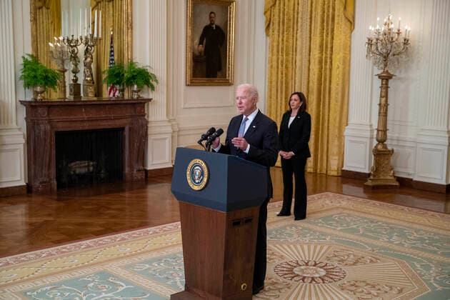 May 17, 2021, Washington, District of Columbia, USA: United States President Joe Biden, with US Vice President Kamala Harris, delivers remarks on the COVID-19 response and the vaccination program from the East Room of the White House in Washington, DC, USA, 17 May 2021..The President announced the US will share its excess vaccines with other nations Washington USA - ZUMAs152 20210517_zaa_s152_050 Copyright: xShawnxThewx-xPoolxViaxCnpx