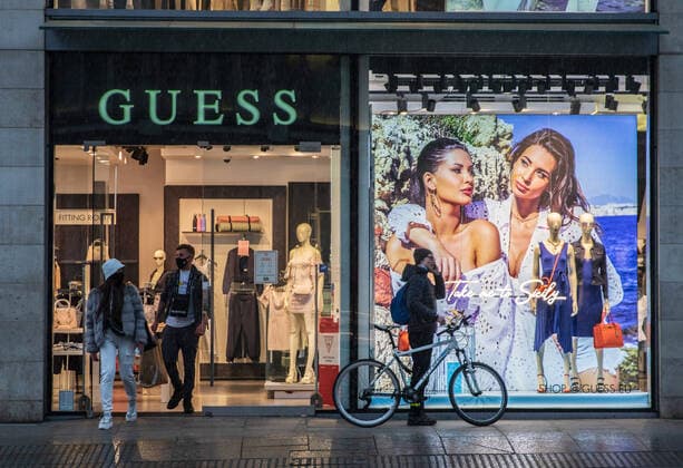 May 17, 2021, London, United Kingdom: Shoppers coming out Guess fashion shop. The Prime Minister announced that England can proceed to Stage Three on May 17, 2021. Most shops can reopen including indoor. London United Kingdom - ZUMAs197 20210517_zaa_s197_379 Copyright: xMayxJamesx