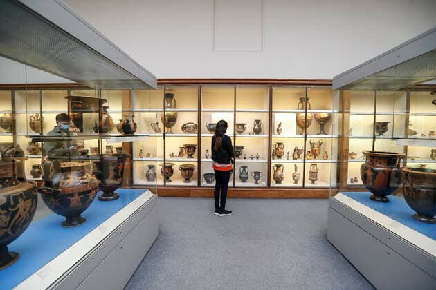 (210518) -- LONDON, May 18, 2021 -- People visit the British Museum in London, Britain, May 17, 2021. The British Museum reopened to the public on Monday. ) BRITAIN-LONDON-COVID-19-THE BRITISH MUSEUM-REOPENING HanxYan 