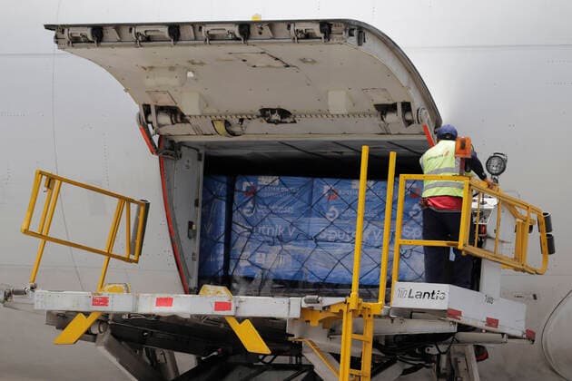 Virus Outbreak Mexico An Air France airline plane that landed at Mexico City s International Airport from Moscow, Russia, unloaded 500,000 doses of Sputnik V biological vaccine as part of the strategy to vaccinate adults and teachers against COVID-19 in Mexico. On May 17, 2021 in Mexico City, Mexico. Mexico City Mexico vieyra-notitle210517_npsFj  Copyright: xGerardoxVieyrax