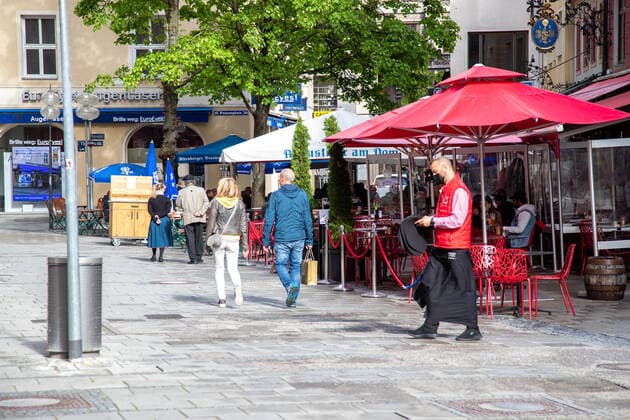 Incidence in Munich falls below 50 again, bars, cafÃ s, restaurants and outside eateries are hardly visited The seven day incidence in Munich, the