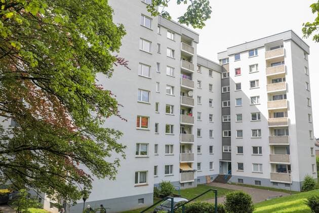 Covid outbreak in Velbert high-rise In two high-rise buildings in Velbert Birth, the Indian virus mutation of the Corona virus was detected in one person, 19 other people have been tested positive for Covid so far More than 200 residents are under quarantine under guard of the Public Order Office and the German Red Cross The n