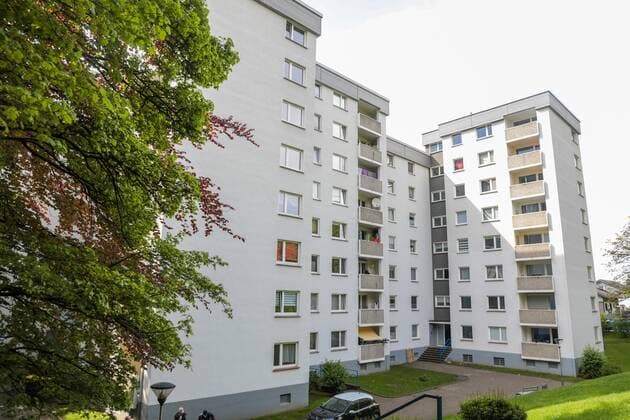 Covid outbreak in Velbert high-rise In two high-rise buildings in Velbert Birth, the Indian virus mutation of the Corona virus was detected in one person, 19 other people have been tested positive for Covid so far More than 200 residents are under quarantine under guard of the Public Order Office and the German Red Cross The n