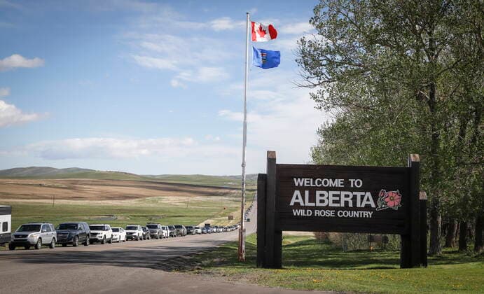 May 18, 2021, Carway, ab, Canada: Southern Alberta residents line up to get shots of a COVID-19 vaccine from a Montana tribe in Carway, Alta., Tuesday, May 18, 2021. Carway Canada  - ZUMAc35_ 20210518_zaf_c35_052 Copyright: xJeffxMcintoshx