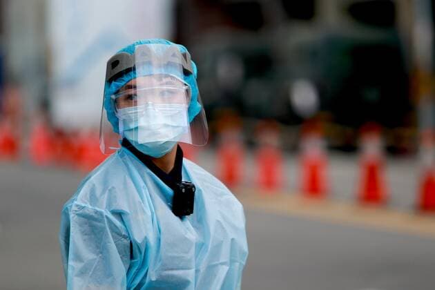Taiwan Raises Nationwide Alert As Domestic Cases Increase Medical workers stands guard at rapid Covid testing center in Wanhua District, one of the infected areas in Taipei, as the government has raised the Covid alert to level 3 across the country, following a surge of domestic cases across the island, in Taipei, Taiwan, 19 May 221. Taiwan on Wednesday registered 267 domestic cases, in which some were transmitted at five hospitals. Non essential businesses, schools and many other sectors have been closed for curbing the spread of the coronavirus in communities Taipei City Taiwan ceng-notitle210519_npYgz  Copyright: xCengxShouxYix