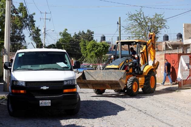 Authorities work at the property where a clandestine grave was found and at least 11 bodies were found, in the municipality of Tonala, Jalisco state, Mexico, on 19 May 2021. A new grave with 70 bags with human remains inside relives the pain of the disappeared in the state of Jalisco, an entity with the largest number of people not located and bodies found exhumed in Mexico. EFE Francisco Guasco New grave relives the horror of the disappeared in western Mexico !ACHTUNG: NUR REDAKTIONELLE NUTZUNG!  Copyright: xFranciscoxGuascox MEX2286 20210520-637570756208108902