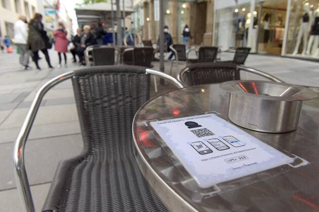 (210520) -- VIENNA, May 20, 2021 -- QR code for COVID-19 control is seen at a cafe terrace in Vienna, Austria, May 19, 2021. Austria resumed restaurants and bars after the outbreak in this country eased. People who enter the restaurant or bar need one of a negative COVID test, proof of vaccination, or proof of a past COVID infection ) AUSTRIA-VIENNA-RESTAURANT-RESUMED GuoxChen 