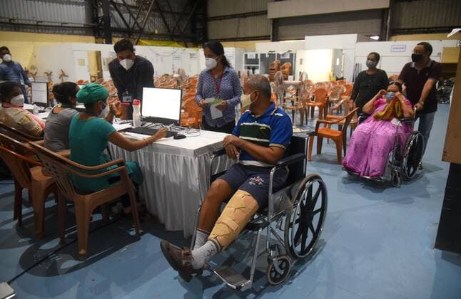 MUMBAI, INDIA MAY 19: Less number of beneficiaries of the above 60-plus age group were seen getting inoculated due to online appointments at NESCO Jumbo Covid-19 Vaccination Centre, Goregaon, on May 19, 2021 in Mumbai, India. (Photo by Vijay Bate Hindustan Times ) COVID-19 Vaccination Drive