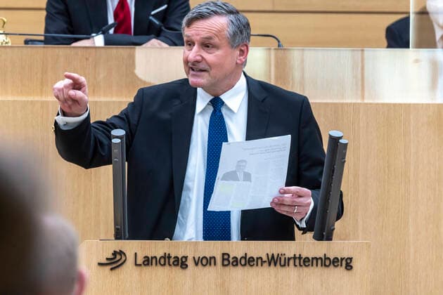 Aussprache im Landtag Baden-Württemberg nach der gestrigen Regierungserklärung von Ministerpräsident K r e t s c h m a n n . Es war die erste im neugewählten Parlament. Hans-Ulrich RÜLKE (MdL, Vorsitzender der FDP DVP-Landtagsfraktion Ba-Wü.) 20.05.2021. Europa, Deutschland, Baden-Württemberg, Stuttgart. *** Debate in the State Parliament of Baden Württemberg after yesterdays government declaration by Minister President K r e t s c h m a n n It was the first in the newly elected parliament Hans Ulrich RÜLKE MdL, Chairman of the FDP DVP State Parliamentary Group Ba Wü 20 05 2021 Europe, Germany, Baden Württemberg, Stuttgart