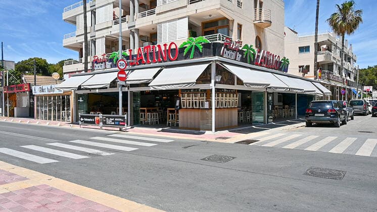 20210520 Bierkönig Softopening PALMA, SPAIN MAY 20 2021 Latino Bar at Playa de Palma at Bierkönig Softopening on May 20, 2021 in Palma, Palma Baleares Spain