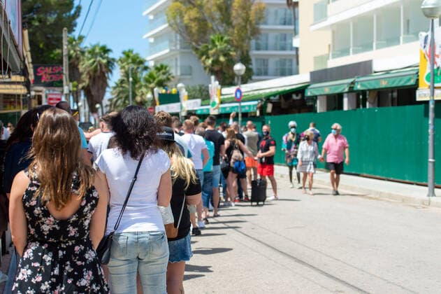 20210520 Bierkönig Softopening PALMA, SPAIN MAY 20 2021 Visitors wait in front of the Bierkönig at Bierkönig Softopening on May 20, 2021 in Palma, Palma Baleares Spain
