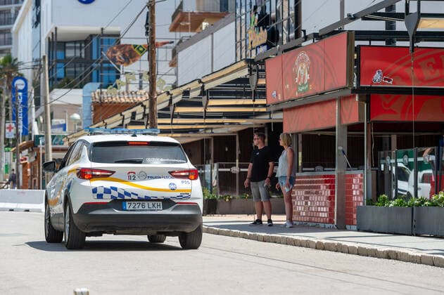20210520 Beer King Softopening PALMA, SPAIN MAY 20 2021 Police in front of the Beer King at Beer King Softopening on May 20, 2021 in Palma, Palma Baleares Spain