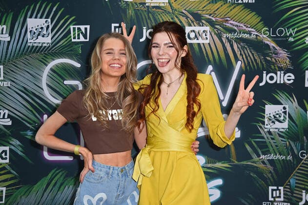Bilder des Jahres 2021, Entertainment 05 Mai Entertainment Themen der Woche KW20 Entertainment Bilder des Tages Lea Pietsch (Looskanal), Klaudia Giez bei der GLOW by dm Live Summer Charts in den Better Now Studios im Vienna House Andels Hotel in Berlin am 20.05.2021 *** Lea Pietsch Looskanal , Klaudia Giez at the GLOW by dm Live Summer Charts in the Better Now Studios at the Vienna House Andels Hotel in Berlin on 20 05 2021