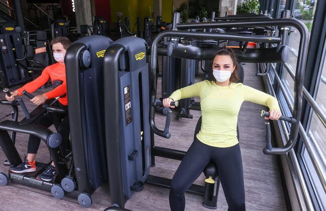 Essen, North Rhine-Westphalia, Germany Fitness training in times of the Corona Pandemic, Veronika and John after the long lockdown at their first training session