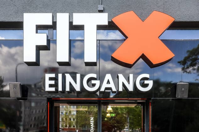 Essen, North Rhine-Westphalia, Germany Fitness training in times of the Corona pandemic, the city of Essen and FitX implement with scientific support of the University Hospital Essen a model project for safe training operation in the gym, with innovative control of the ventilation systems and implementation of the distance, hygiene