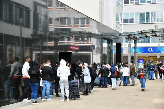 Retail shoppers stand in long queues outside Primark in Saarbrückens Bahnhofstrasse waiting to be let in on Friday 21 5 2021 bub