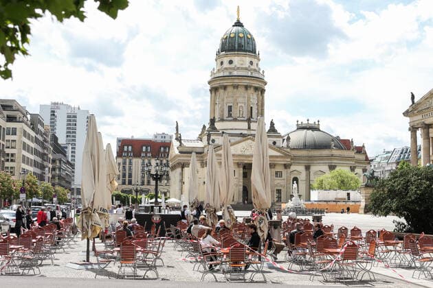 (210522) -- BERLIN, May 22, 2021 -- Guests are seen at the outdoor area of a restaurant in Berlin, capital of Germany, May 21, 2021. Restaurants in Berlin are allowed to serve guests outdoors from Friday. (Photo by Xinhua) GERMANY-BERLIN-COVID-19-RESTAURANTS StefanxZeitz 