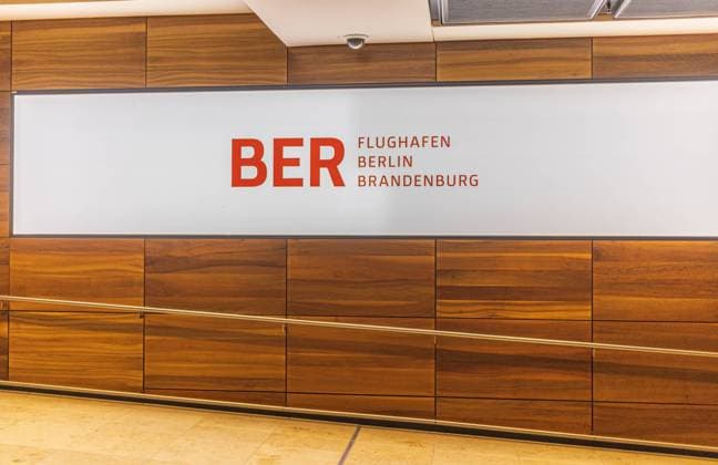 Sign of the new Berlin Brandenburg BER Willy Brandt Airport BERLIN, GERMANY - MAY 19, 2021: Inside the arrival area at the new Berlin Brandenburg BER Willy Brandt Airport Terminal 1. Berlin Germany *** Schild des neuen Flughafens Berlin Brandenburg BER Willy Brandt BERLIN, DEUTSCHLAND 19. MAI, 2021 Im Ankunftsbereich des neuen Flughafens Berlin Brandenburg BER Willy Brandt Terminal 1 Berlin Deutschland Copyright: xCHRISTIANxOFFENBERGx
