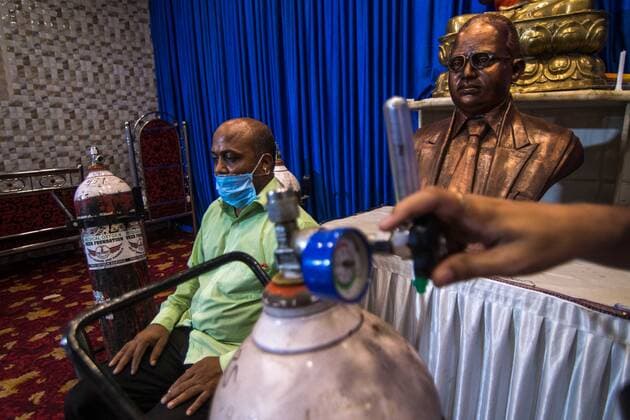 MUMBAI, INDIA - MAY 21: A needy patient receives free oxygen supply for 24 hours inside an Oxygen Centre launched by Veer Foundation at Ramabai Nagar, Ghatkopar, on May 21, 2021 in Mumbai, India. Photo by Pratik Chorge Hindustan Times) Daily Life Amid Coronavirus Pandemic In India