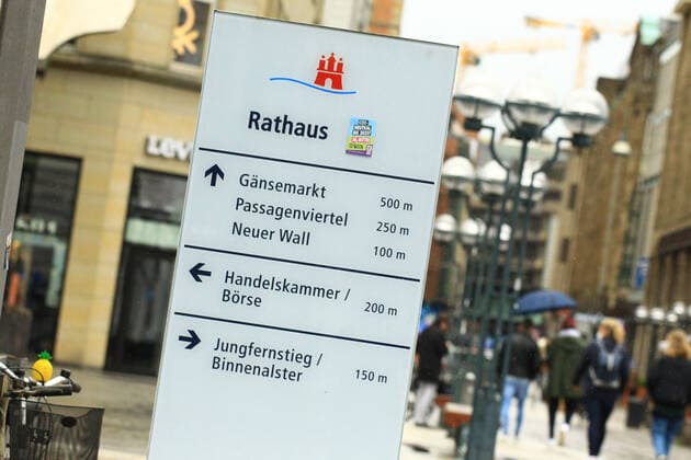 Passers-by in the shopping street Neuer Wall in the city centre in filthy weather In Hamburg, the Corona measures have been relaxed due to falling insidence values The retail trade and outdoor restaurants are allowed to reopen under conditions after more than half a year Altstadt Hamburg