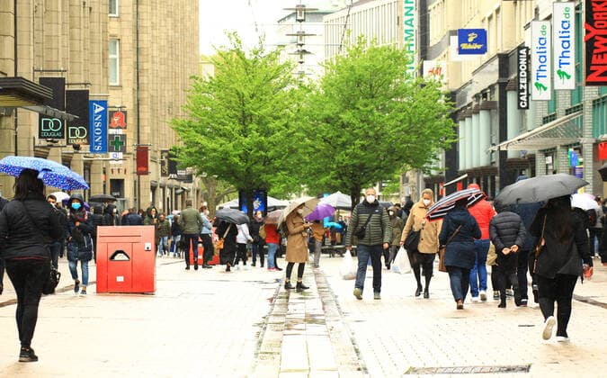 Customers in the Spitalerstrasse in the city center after the opening of the shops In Hamburg, the Corona measures have been relaxed due to falling insidence values The retail trade and outdoor restaurants are allowed to reopen under conditions after more than half a year Altstadt Hamburg