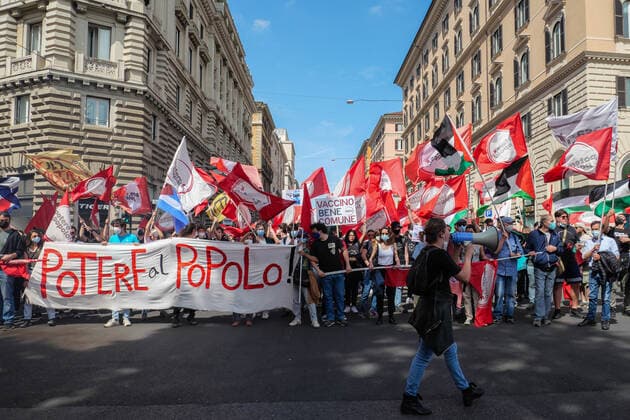 Coronavirus, Demonstration für Patentaufhebung in Rom Demonstration in Rome on Saturday 22 May. The basic union union (USB). At the center of the event, once again, the request for the liberalization of patents on vaccines.  Copyright: xStefanoxRonchinix xIPAx xStefanoxRonchinix