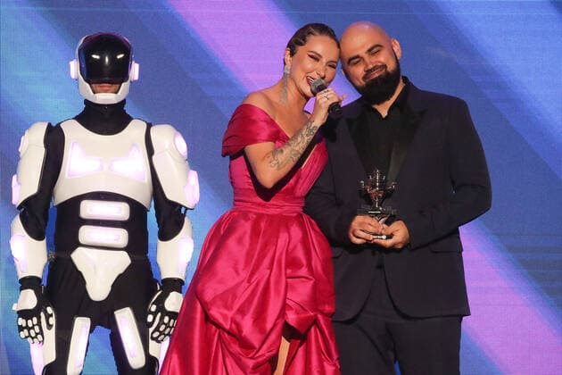 KRASNOGORSK, MOSCOW REGION, RUSSIA - MAY 22, 2021: Singers Artem Umrikhin and Anna Dzyuba of the pop band Artik & Asti, the winners of the Best Band prize, attend the 10th RU.TV Channel music award ceremony at Crocus City Hall. Sergei Karpukhin TASS  TS100FD7