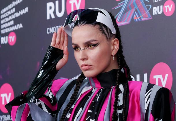 Entertainment Bilder des Tages KRASNOGORSK, MOSCOW REGION, RUSSIA - MAY 22, 2021: Singer Zivert (Yulia Zivert), the winner of the Best Singer prize, attends the 10th RU.TV Channel music award ceremony at Crocus City Hall. Sergei Karpukhin TASS  TS100FFA