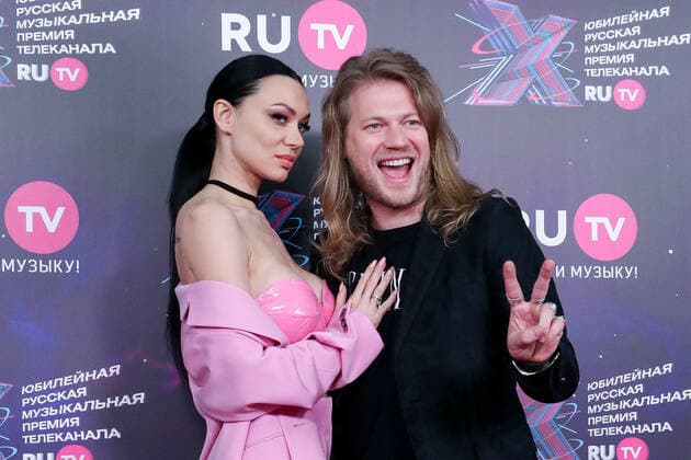 KRASNOGORSK, MOSCOW REGION, RUSSIA - MAY 22, 2021: Singers Eliss (Alisa Ogorodnikova) and Roman Arkhipov attend the 10th RU.TV Channel music award ceremony at Crocus City Hall. Sergei Karpukhin TASS  TS101038
