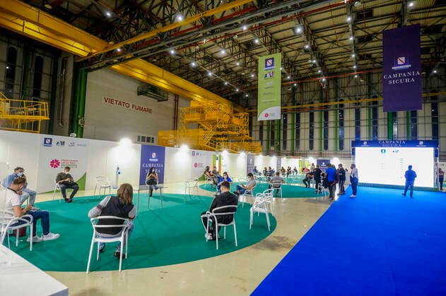 Italy: Vaccine anti covid-19 age group 30 39 Naples, Italy, Today, 22 March 2021, at the Naples airport of Capodichino in the Atitech warehouses the vaccination campaign for the 30-39 age group with the AstraZeneca vaccine, vaccinations will go on all night until 7 a.m. the following morning ABPH9029 Copyright: xAntonioxBalascox