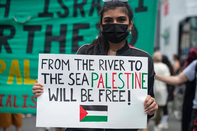 May 22, 2021, Toronto, Ontario, Canada: Pro-Palestinian protestors gather on the streets of Toronto, less than 48 hours after ceasefire took effect. More than 11 days of bloodshed claimed the lives of at least 230 Palestinians and 12 Israelis, and brought widespread devastation to critical infrastructure in the Hamas-ruled Gaza Strip. Toronto Canada - ZUMAc232 20210522_zip_c232_007 Copyright: xGilesxCampbellx