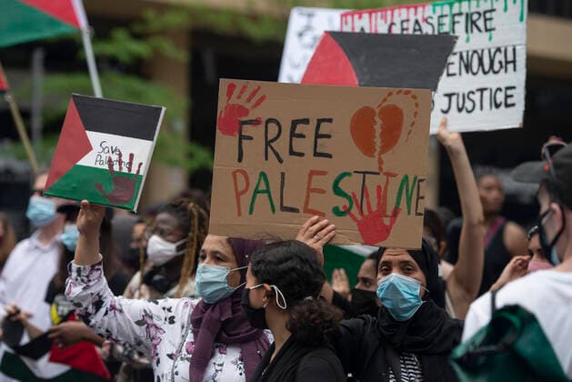 May 22, 2021, Toronto, Ontario, Canada: Pro-Palestinian protestors gather on the streets of Toronto, less than 48 hours after ceasefire took effect. More than 11 days of bloodshed claimed the lives of at least 230 Palestinians and 12 Israelis, and brought widespread devastation to critical infrastructure in the Hamas-ruled Gaza Strip. Toronto Canada - ZUMAc232 20210522_zip_c232_017 Copyright: xGilesxCampbellx