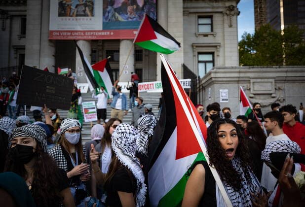 May 22, 2021, Vancouver, BC, Canada: People prepare to march after a vigil in support of the Palestinian people in their conflict with Israel, in Vancouver, on Saturday, May 22, 2021. Vancouver Canada  - ZUMAc35_ 20210522_zaf_c35_125 Copyright: xDarrylxDyckx
