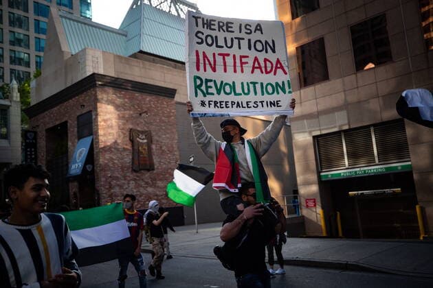 May 22, 2021, Vancouver, BC, Canada: People march after a vigil in support of the Palestinian people in their conflict with Israel, in Vancouver, on Saturday, May 22, 2021. Vancouver Canada  - ZUMAc35_ 20210522_zaf_c35_129 Copyright: xDarrylxDyckx