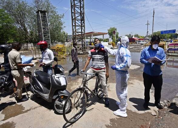 GURUGRAM, INDIA - MAY 22: A health worker in PPE collects a swab sample during a random Covid-19 testing drive at Kapahera, Delhi-Gurugram border, on May 22, 2021 in Gurugram, India. (Photo by Vipin Kumar Hindustan Times) Medical Team Conducts COVID-19 Coronavirus Test
