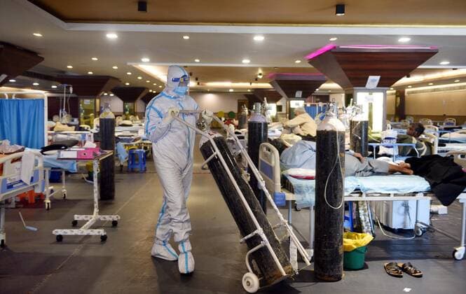 NEW DELHI, INDIA - MAY 22: An inside view of a temporary Covid Care centre at Shehnai Banquet hall, on May 22, 2021 in New Delhi, India. (Photo by Arvind Yadav Hindustan Times) Daily Life Amid Coronavirus Pandemic In India