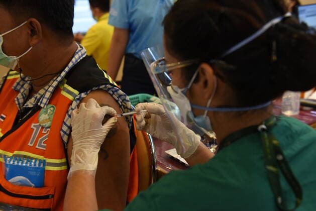 Thailand: Get COVID-19 vaccines in department stores Thailand - May 23, 2021 This man is Received COVID-19 vaccines at a COVID-19 vaccines service point in Central Plaza Pinklao, Bangkok during the COVID-19 pandemic situation. Bangkok Thailand Bangkok Copyright: TeeraxNoisakran