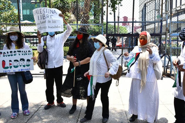 Rally To Defend Palestine In Mexico MEXICO CITY, MEXICO - MAY 23: Demonstrators take part during a rally to support of Palestine outside of U.S Embassy in Mexico on May 23, 2021 in Mexico City, Mexico Copyright: xCarlosxTischlerx EYEPIXGROUP_CT_23052021_7392