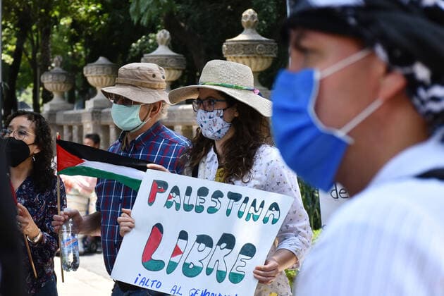 Rally To Defend Palestine In Mexico MEXICO CITY, MEXICO - MAY 23: Demonstrators take part during a rally to support of Palestine outside of U.S Embassy in Mexico on May 23, 2021 in Mexico City, Mexico Copyright: xCarlosxTischlerx EYEPIXGROUP_CT_23052021_7397