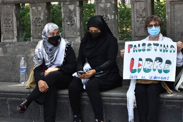Rally To Defend Palestine In Mexico MEXICO CITY, MEXICO - MAY 23: A demonstrator takes part during a rally to support of Palestine outside of U.S Embassy in Mexico on May 23, 2021 in Mexico City, Mexico Copyright: xCarlosxTischlerx EYEPIXGROUP_CT_23052021_7388