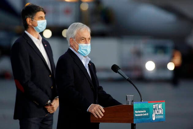 Santiago, May 23, 2021 The President of the Republic, Sebastian Pinera, accompanied by the Ministers of Health, Enrique Paris and Science, AndrÃ s Couve, receives a new massive shipment of vaccines against Covid 19 for our country Jonnathan Oyarzun Aton Chile, Santiago Chile Aton 512254  Copyright: JONNATHANxOYARZUN ATONxCHILE