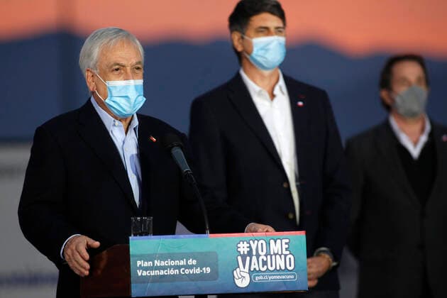 Santiago, May 23, 2021 The President of the Republic, Sebastian Pinera, accompanied by the Ministers of Health, Enrique Paris and Science, AndrÃ s Couve, receives a new massive shipment of vaccines against Covid 19 for our country Jonnathan Oyarzun Aton Chile, Santiago Chile Aton Chile Aton 512261  Copyright: JONNATHANxOYARZUN ATONxCHILE