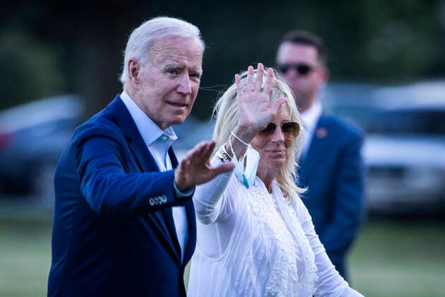 Coronavirus in Kanada, Premierminister von Nova Scotia Iain Rankin bekommt Pfizer-BioNTech Impfung News Bilder des Tages May 23, 2021, Washington, District of Columbia, USA: United States President Joe Biden and first lady Dr. Jill Biden wave to the media as they return to the White House from a weekend at Camp David, the presidential retreat near Thurmont, Maryland in Washington, DC, USA, 23 May 2021 Washington USA - ZUMAs152 20210523_zaa_s152_004 Copyright: xJimxLoscalzox-xPoolxViaxCnpx